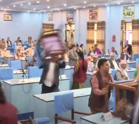प्रदेश ५ का सांसदहरुको चटक,कुर्सी फु,टाउने सांसदलाई कांग्रेसले कार,वाही गर्ने