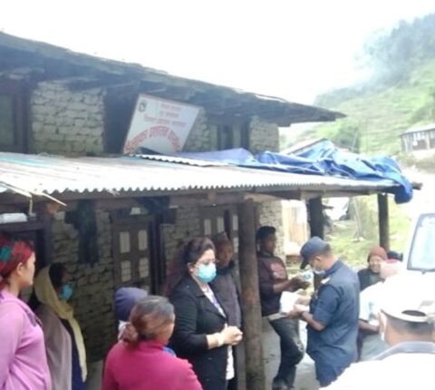 तीनवर्षपछि इलाका प्रशासन कार्यालय लाप्चानेबाट सेवा लिंदै नागरिक