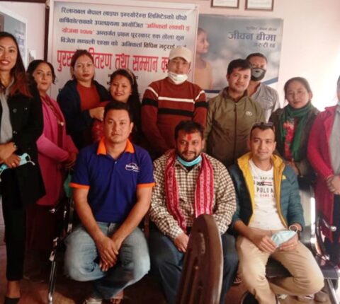 लक्की ड्र मार्फत परेको एक तोला सुन अभिकर्तालाई हस्तान्तरण