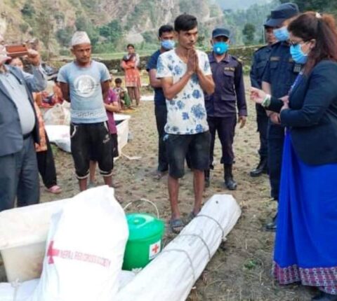 गेलुका आगलागि पीडितलाई राहात प्रदान