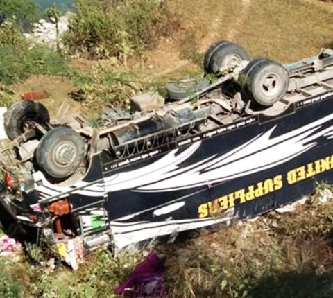 रामेछापमा डिब्बा भ्यान दुर्घटना हुँदा चालकको ज्यान गयो
