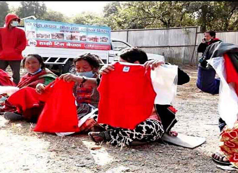 खुलामञ्चमा भात खान आउनेलाई न्यानो कपडा पनि