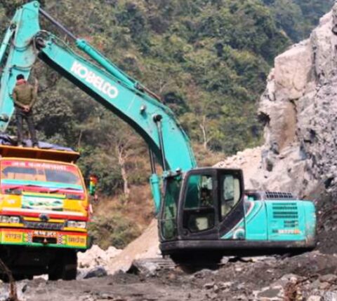काभ्रेमा पहाड तथा खोलाबाट ढुङ्गा उत्खनन गर्न रोक