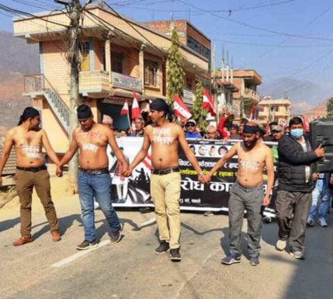 संसद विघटनको विरोधमा रामेछापमा कांग्रेसको प्रदर्शन