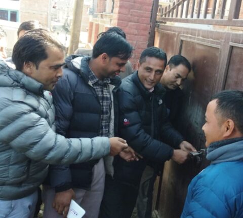 काभ्रेमा ओली पक्षका कार्यकर्ताद्धारा पार्टी कार्यालय कब्जा