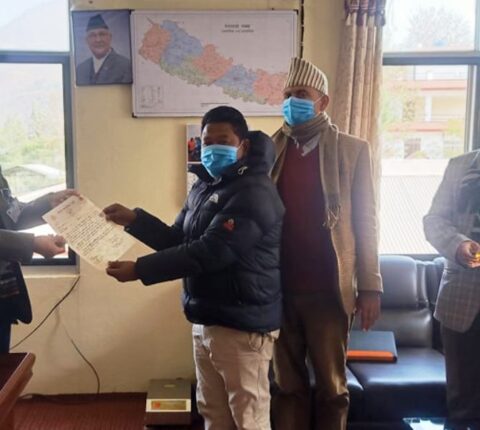 नेकपा प्रचण्ड–नेपाल समूह रामेछापले प्रधानमन्त्रीलाई संविधान र विरोधपत्र पठायो