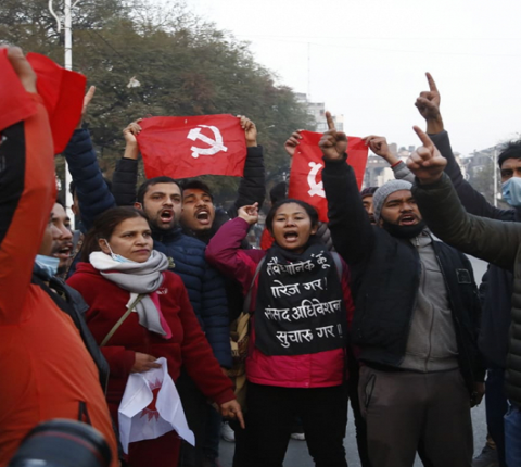 काठमाडौंमा बिहानैदेखि दाहाल–नेपाल समूहको यस्तो प्रदर्शन