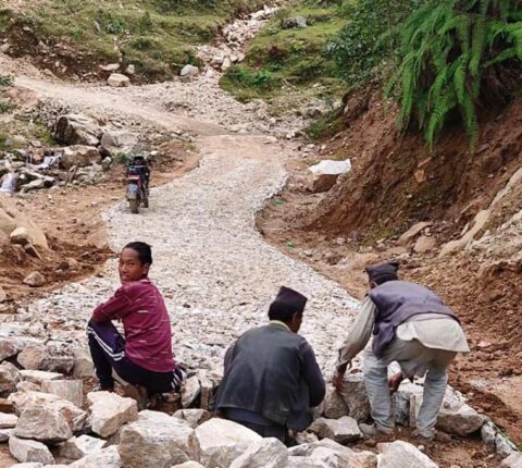 विभिन्न कार्यक्रम मार्फत नागरिकलाई रोजगारी दिदै रामेछापका स्थानीय सरकार