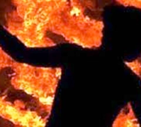 आफैँले लगाएको आगोले जलेर एक पुरुषको ज्यान गयो
