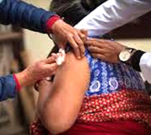 दुईदिनमा रामेछापका ४ हजार पाँचसय जनाले कोरोना विरुद्धको खोप लगाए