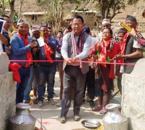 दुई जिल्ला जोड्ने झोलुङ्गे पुल निर्माण