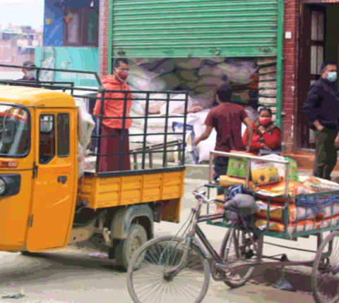 नगरपालिका सिल गर्ने निणर्यसँगै जोहो गर्नेको भिडभाड बढ्दै