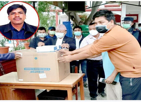 एमाले नेता  गौतमद्धारा डीसीसीएमसीलाई एघार लाख रुपैँया बराबरको एन्टिजेन हस्तान्तरण