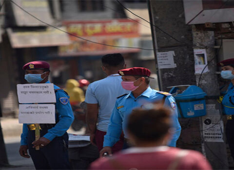 अनावश्यक बजार निस्कने ३ हजार ८२२ जना प्रहरीको होल्डिङ जोनमा