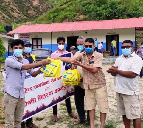 रामेछापमा हिन्दू स्वयंसेवक संघ नेपालद्धारा औषधी वितरण