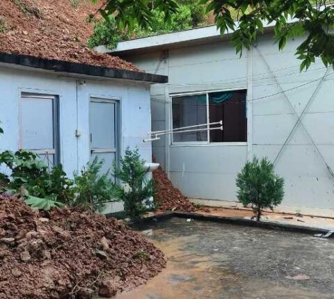 पहिरोले जिल्ला सामुदायिक आँखा केन्द्र रामेछापको भवन पुरियो