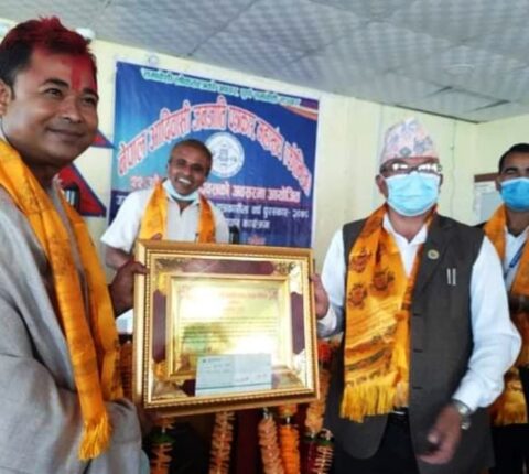 उत्कृष्ट आदिवासी जनजाति पत्रकारिता वर्ष पुरस्कार २०७८ बाट श्रेष्ठ सम्मानित