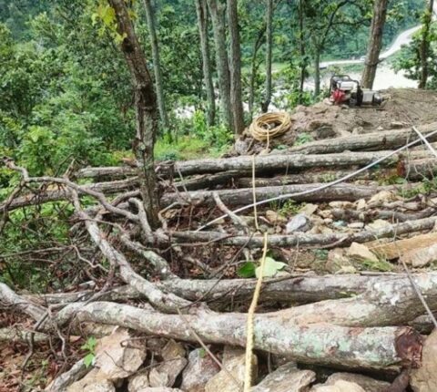 विद्युत् आयोजनाबाट सास्ती खेप्दै स्थानीय : भन्छन् अब न्याय माग्नु कहाँ जाने