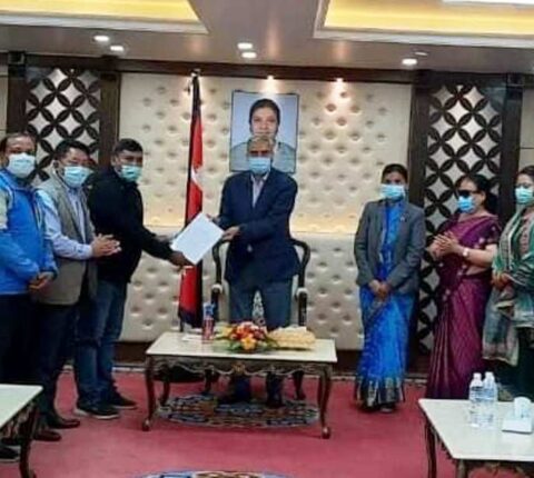 सुनकोसी दोस्रो जलविद्युत आयोजना खारेजीको माग गर्दै प्रधानमन्त्रीलाई ज्ञापन–पत्र