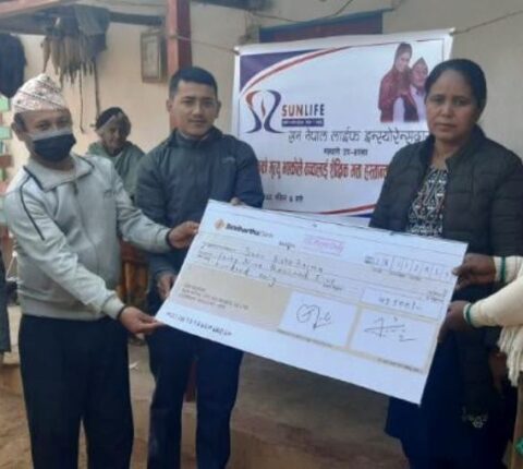 सन नेपाल लाइफ इन्स्योरेन्सद्धारा शैक्षिक भत्ता हस्तान्तरण