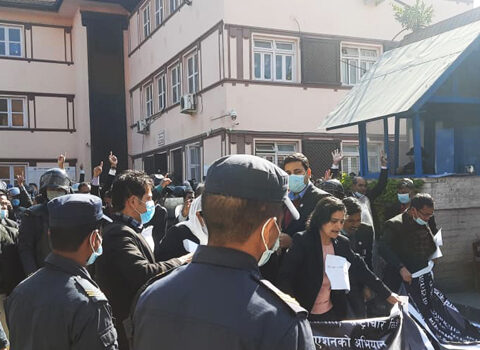 बारको प्रदर्शन जटिल मोडमाः अध्यक्ष श्रेष्ठसहितका कानून व्यवसायी घाइते
