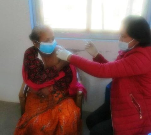 मन्थली नगरपालिकामा कोरोना विरुद्धको बुस्टर डोज खोप लगाउन सुरु