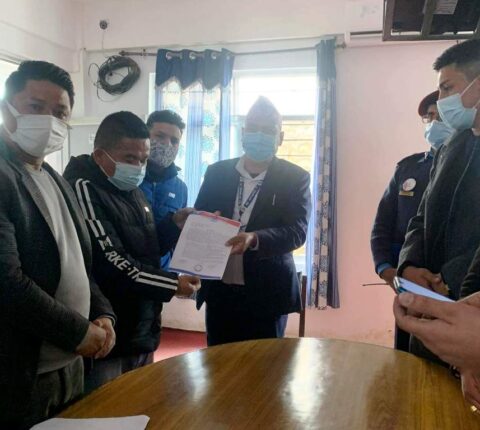 प्रेट्रोलियम पदार्थमा गरिएको मुल्य वृद्धि तत्काल फिर्ता लिन युवा संघ रामेछापको माग