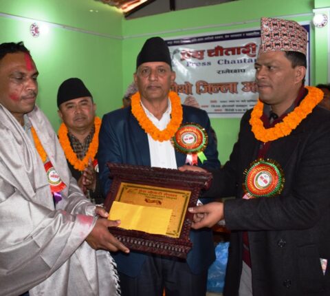 प्रेस चौतारी नेपाल रामेछापबाट पत्रकार नवराज पथिक सम्मानित