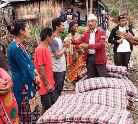 रजयछापका आगलागी पीडितलाई विभिन्न दाताबाट नगद, कपडा तथा खाद्यान्न सहयोग
