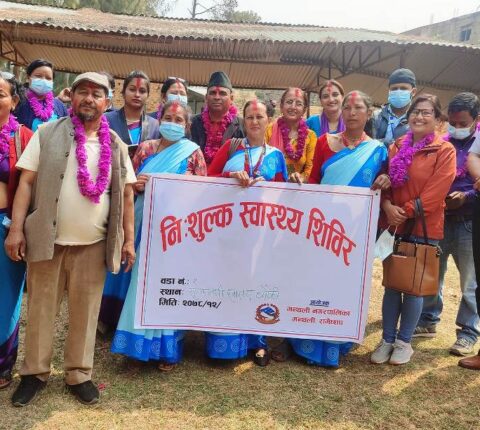 मन्थली नगरपालिकाले सञ्चालन गरेको निःशुल्क स्वास्थ्य शिविरबाट १२ सय बढीले सेवा लिए