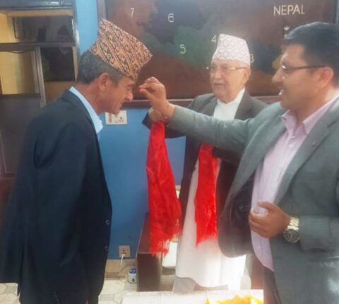 काँग्रेसबाट वडाध्यक्षका उम्मेदवार बनेका मथुरा कार्की एमालेमा प्रवेश