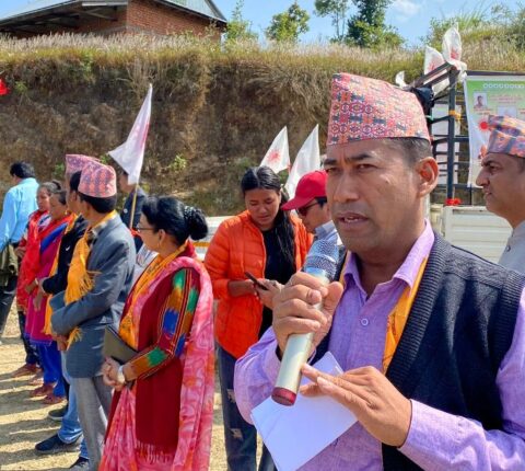 मन्थली नगरपालिकामा एमालेको घरदैलो कार्यक्रम : मतदाताको आशिर्वादले उम्मेदवार उत्साहित