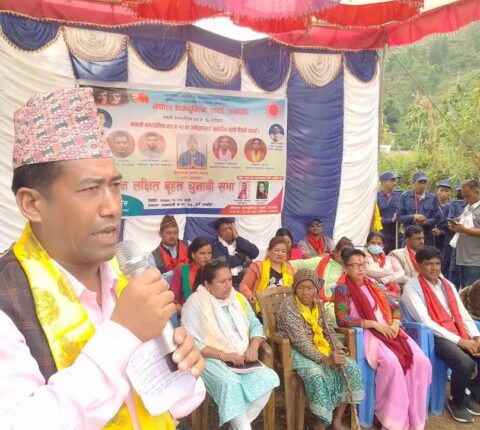 एमाले मन्थलीको फुलासीमा घरदैलो : नागरिकको चाहाना अनुसार काम गर्ने मेयरका उम्मेदवार श्रेष्ठको प्रतिबद्धता