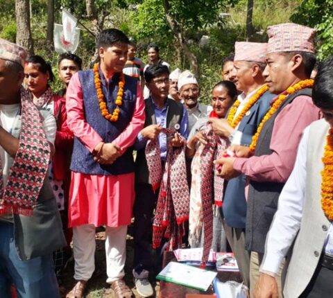मन्थली नगरपालिका–२ मा सिङ्गो गाउँ नै एमालेमा प्रवेश