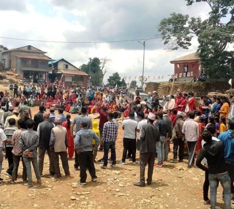 मन्थली नगरपालिका–४ सालुमा एमालेको चुनावी सभा