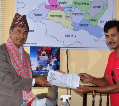 जनताको बिचमा स्थापित हुनेगरी काम गर्ने खाँडादेवी गाउँपालिका अध्यक्ष श्रेष्ठको प्रतिबद्धता