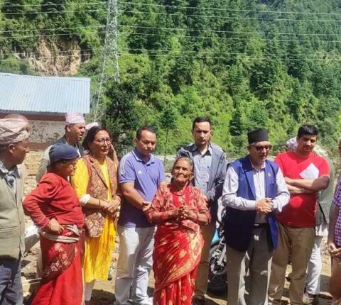ठोसेका बाढी पहिरो पीडितलाई एमाले सम्पर्क मञ्चको आर्थिक सहयोग