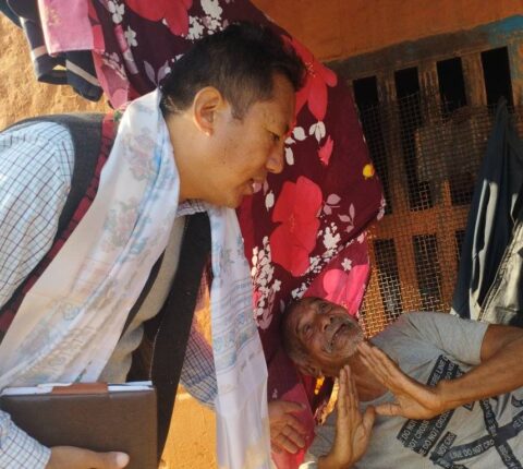 मन्थली नगरपालिका–६ भलुवाजोरका मतदातासँग मिलन घिसिङ