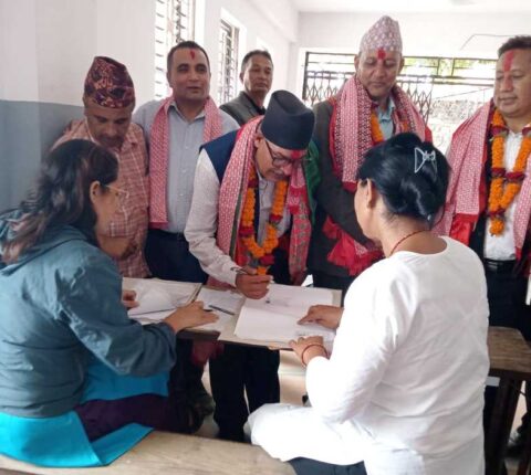 रामेछापमा एमालेका उम्मेदवारले मनोनयन दर्ता गराए