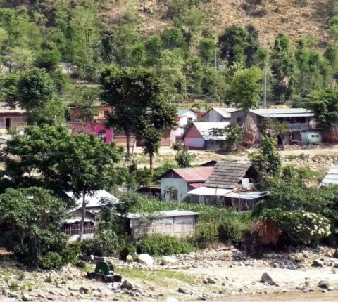 मतदाता भन्छन् : टुरिष्ट नेतालाई भोट दिएर काम छैन