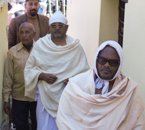 रामेछापमा क्रियापुत्री बसेका दुई दाजुभाइले गरे मतदान