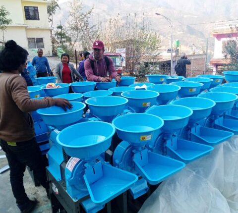 ५० प्रतिशत अनुदानमा कृषि यन्त्र तथा उपकरण वितरण