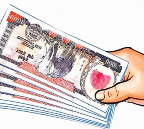 मन्थली नगरपालिकाकी एक महिलालाई श्रीमान् जीवित हुँदै एकल भत्ता