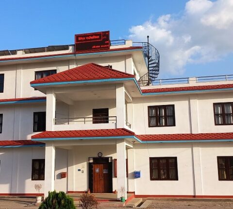 सरकारी तलब भत्ता खानेका बालबालिका अनिवार्य सरकारी विद्यालयमा पढाउनुपर्ने