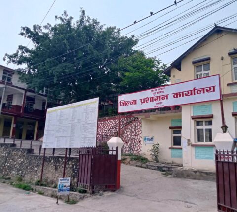 सार्वजनिक बिदामा सेवा दिन जिल्ला प्रशासन रामेछापको उदासीनता, गणतन्त्र दिवसमा प्रजिअको नेतृत्वमा जल विहार