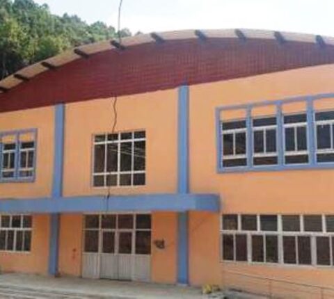 रामेछाप नगरपालिकामा सुविधा सम्पन्न कभर्डहल बन्यो, मन्थलीमा अलपत्र