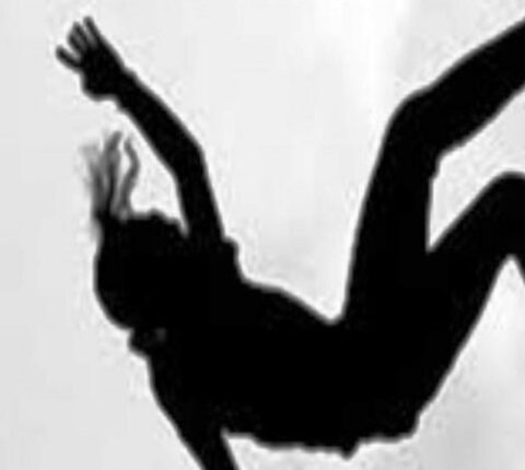रामेछापमा घाँस काट्न गएका एक वृद्धको लडेर ज्यान गयो