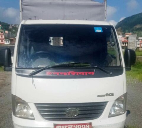 काभ्रेको बनेपाबाट हराएको हात्ती गाडी रामेछापको च्यादलु बजारमा भेटियो