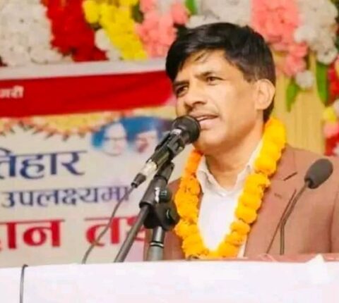 नेवा सम्पर्क समूहको भवन बनाउन एमाले नेता रत्नप्रसाद गौतमद्वारा पाँच लाख रुपैयाँ सहयोग