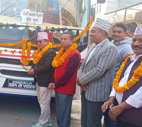 रामेछापको मन्थलीबाट दोलखाको चरिकोट हुँदै काठमाडौँसम्म डिलक्स बस सेवा